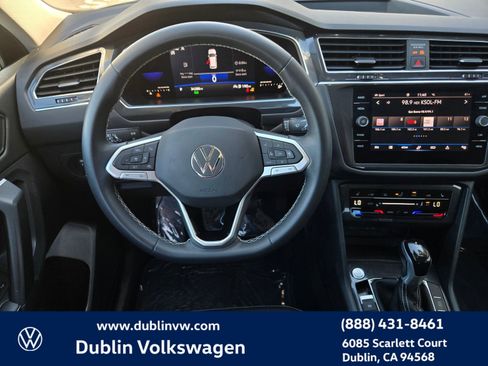 Certified 2023 Volkswagen Tiguan SE w/ Panoramic Sunroof Package image 11