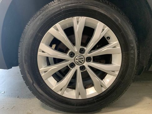 Used 2018 Volkswagen Tiguan SE w/ Panoramic Sunroof Package AWD/4WD image 24