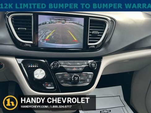 Used 2024 Chrysler Pacifica Touring-L image 30