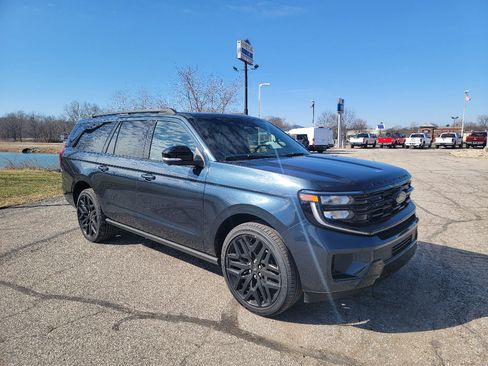 New 2026 Ford Expedition Max Platinum image 3