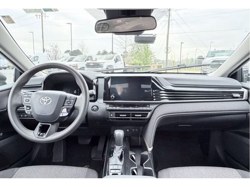 Used 2025 Toyota Camry LE image 11