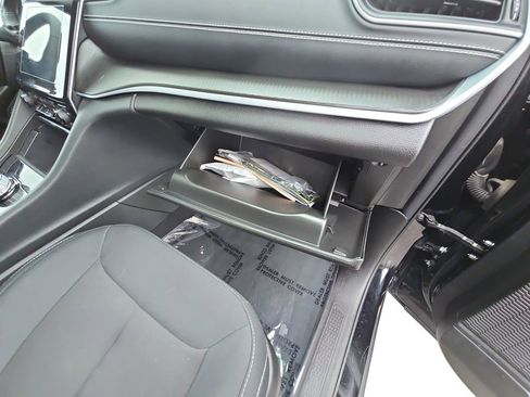 Used 2024 Jeep Grand Cherokee Laredo X w/ Luxury Tech Group I image 18