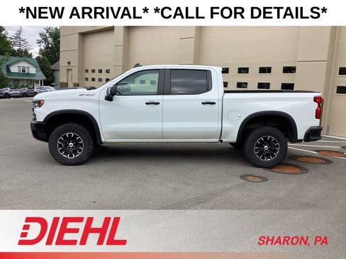 Used 2022 Chevrolet Silverado 1500 ZR2 w/ Technology Package AWD/4WD image 4