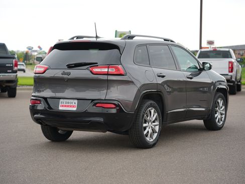 Used 2018 Jeep Cherokee Latitude AWD/4WD image 3