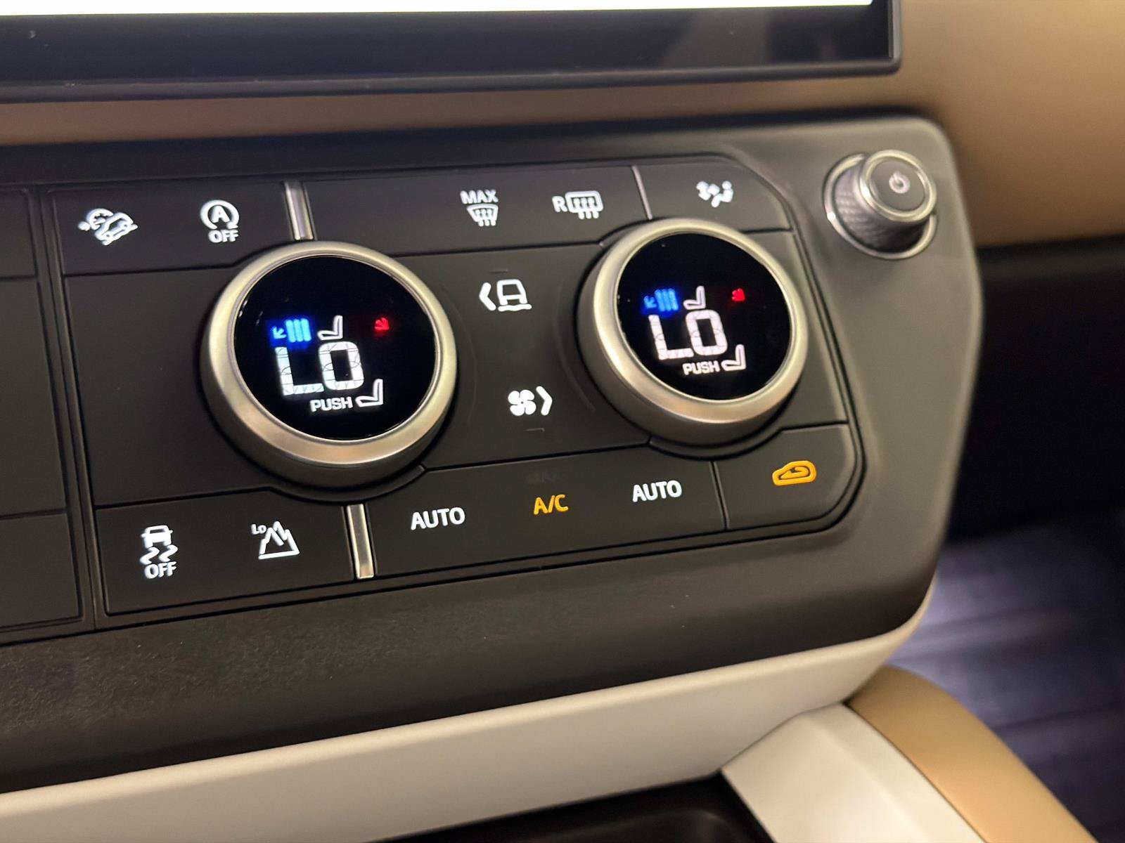 New 2026 Land Rover Defender 110 X-Dynamic SE AWD/4WD image 24