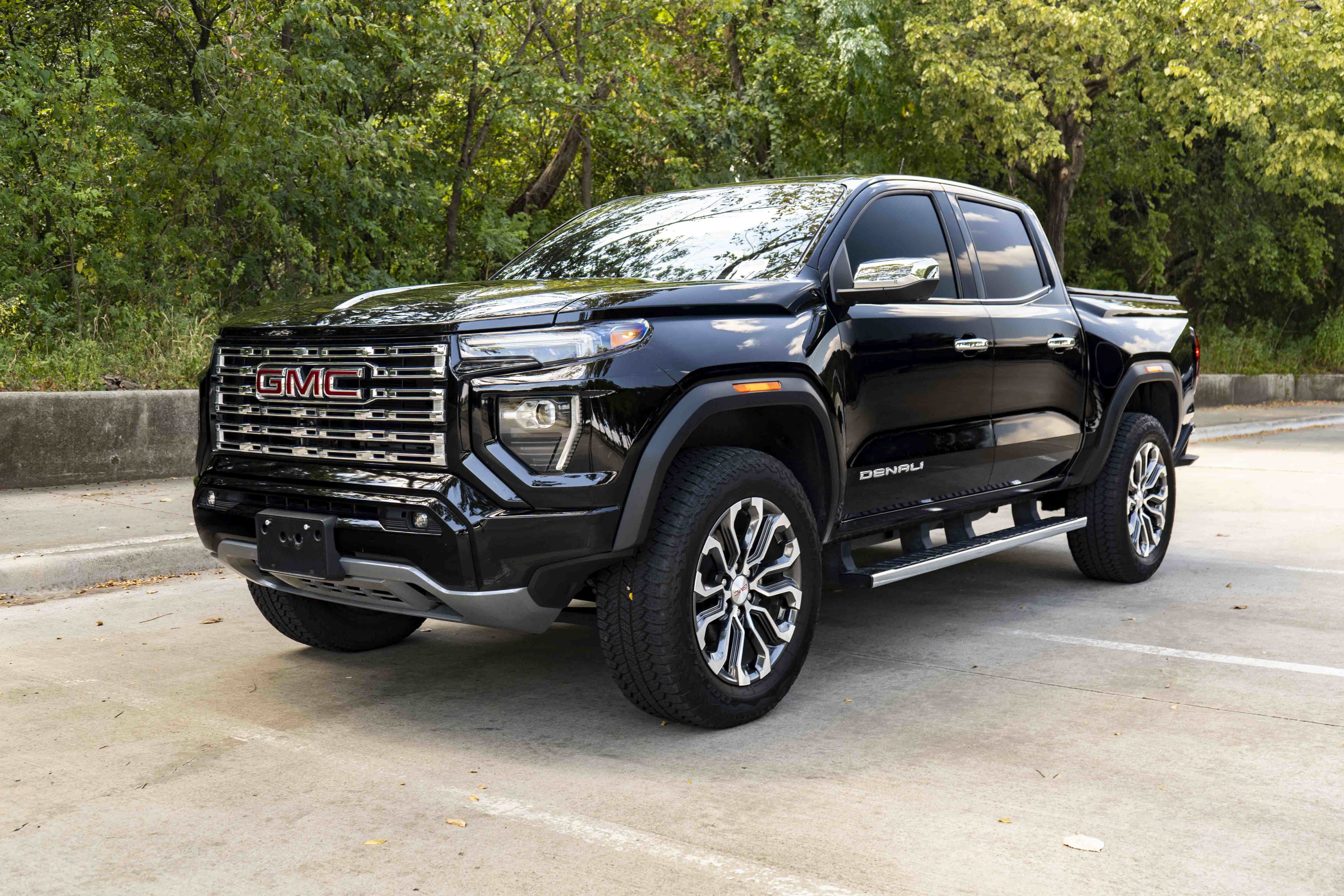 Used 2025 GMC Canyon Denali AWD/4WD image 5