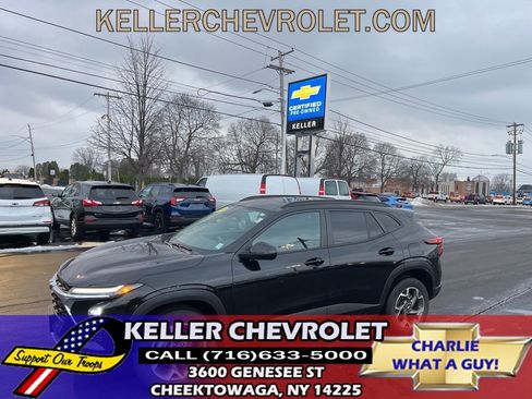 Used 2024 Chevrolet Trax LT w/ Driver Confidence Package image 1