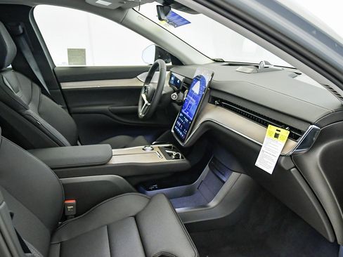 New 2025 Volvo EX90 Ultra w/ Protection Package Premier image 19