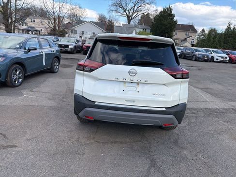 Used 2023 Nissan Rogue SV image 10