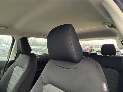 Used 2022 Ford Edge SE w/ Black Appearance Package image 22