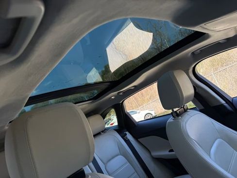 Used 2020 Jaguar F-PACE Prestige image 35