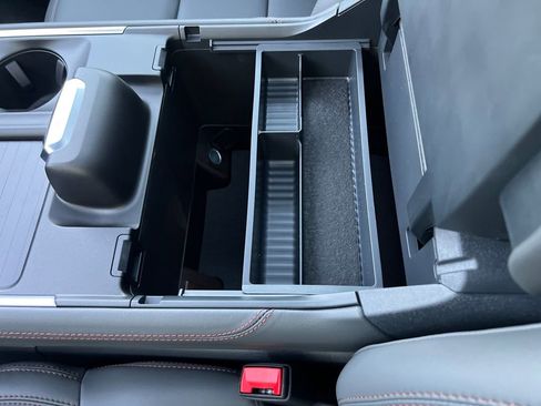 New 2025 Ford Expedition Active image 32