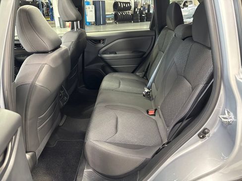 Used 2025 Subaru Forester Premium AWD/4WD image 32