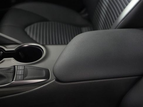 Used 2024 Toyota Camry SE image 32