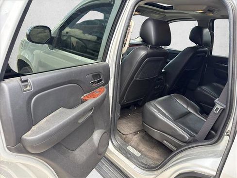 Used 2011 Chevrolet Tahoe LTZ RWD image 18