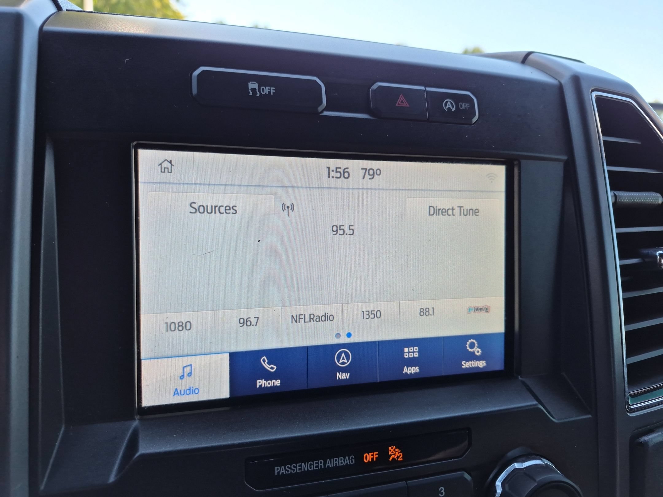 Used 2019 Ford F150 XLT w/ Equipment Group 302A Luxury AWD/4WD image 17