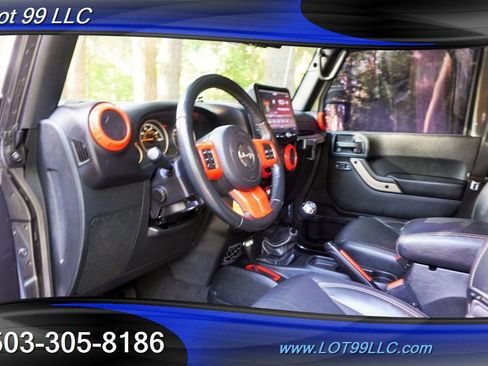 Used 2016 Jeep Wrangler Unlimited Sahara AWD/4WD image 2