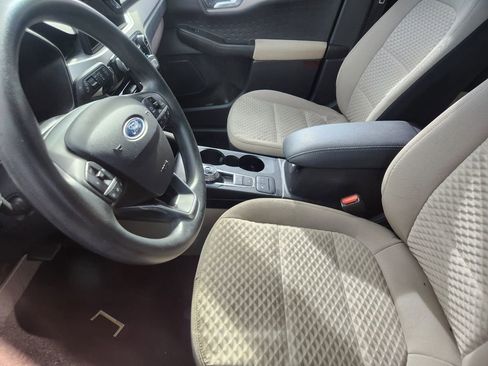 Used 2020 Ford Escape SE image 10