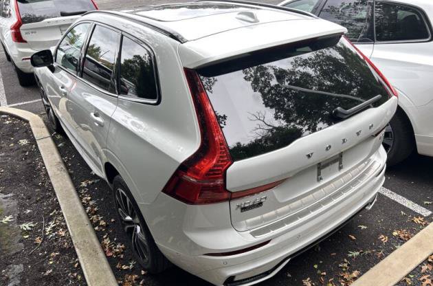 Used 2024 Volvo XC60 B5 Ultimate w/ Climate Package AWD/4WD image 3