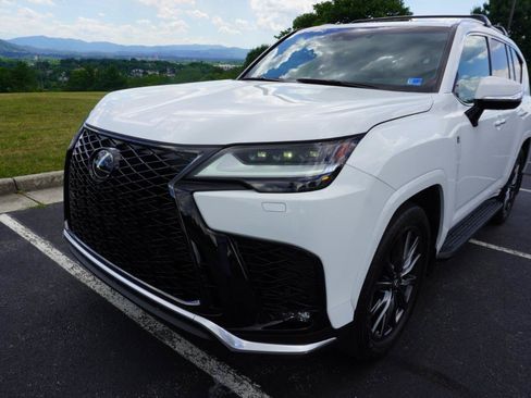 Used 2023 Lexus LX 600 F Sport w/ Accessory Package (Z1) AWD/4WD image 9