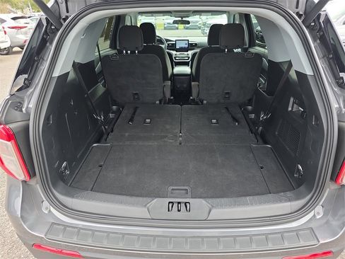 Used 2024 Ford Explorer XLT image 32