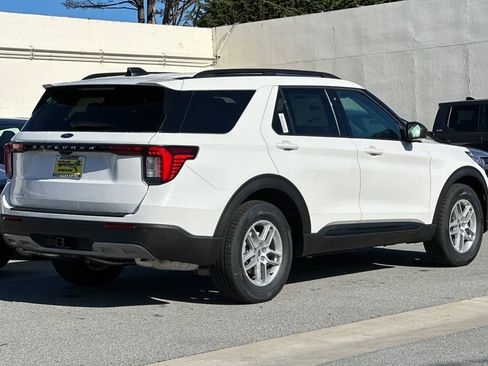 New 2026 Ford Explorer Active image 4