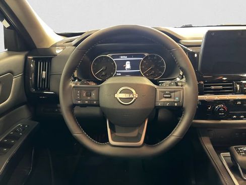 New 2026 Nissan Pathfinder SV w/ SV Premium Package AWD/4WD image 13