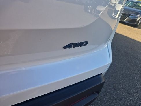 New 2025 Nissan Pathfinder SV w/ Black Appearance Package image 38