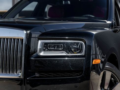 Used 2023 Rolls-Royce Cullinan image 17