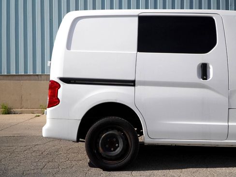 Used 2020 Nissan NV200 SV w/ Sliding Glass Door Package image 9