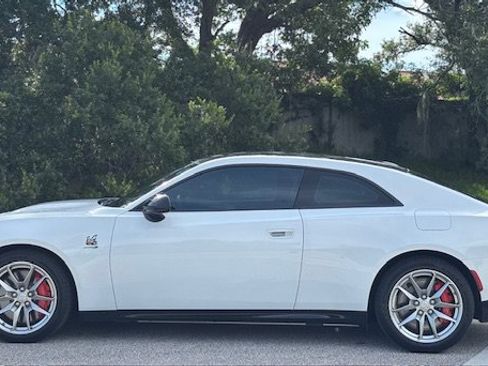 Used 2024 Dodge Charger Daytona Scat Pack w/ Plus Group AWD/4WD image 2