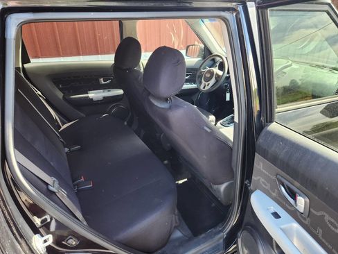 Used 2012 Kia Soul + w/ Audio Pkg FWD image 11