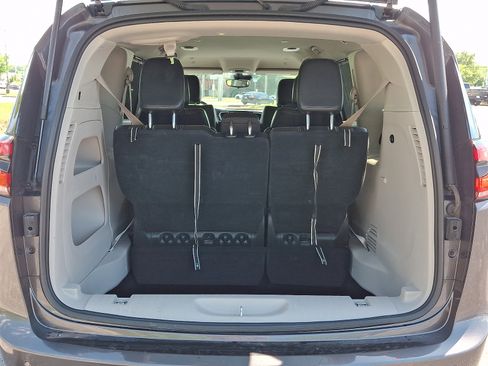 Certified 2023 Chrysler Pacifica Touring-L FWD image 30