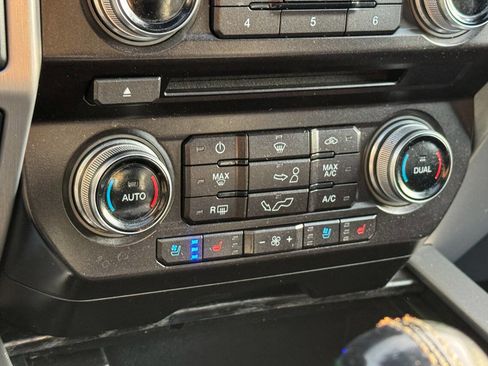 Used 2018 Ford F150 Platinum w/ Equipment Group 701A Luxury image 30