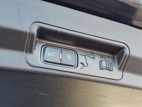Used 2021 Ford Explorer XLT AWD/4WD image 24