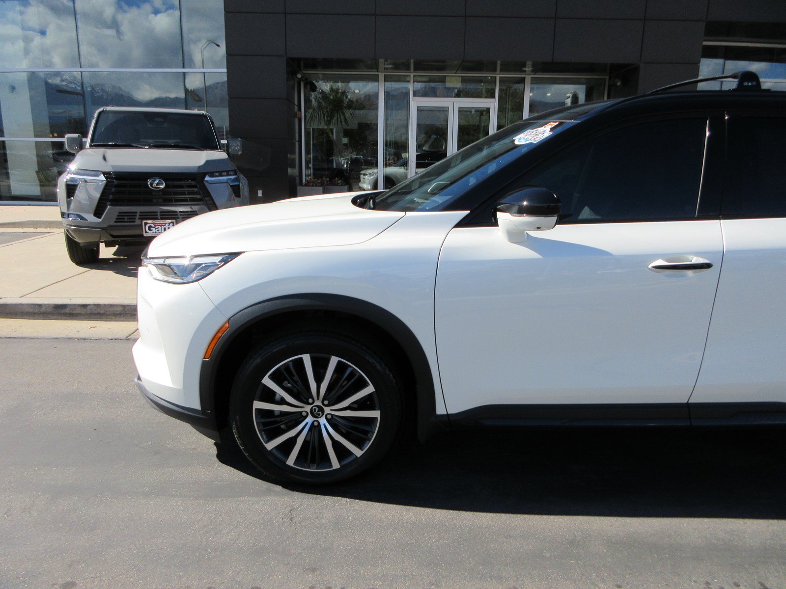 Used 2025 INFINITI QX60 Autograph w/ Cargo Package AWD/4WD image 2