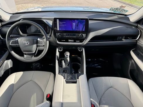 Certified 2026 Toyota Grand Highlander XLE AWD/4WD image 7