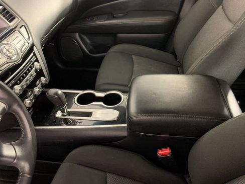 Used 2020 Nissan Pathfinder SV FWD image 29