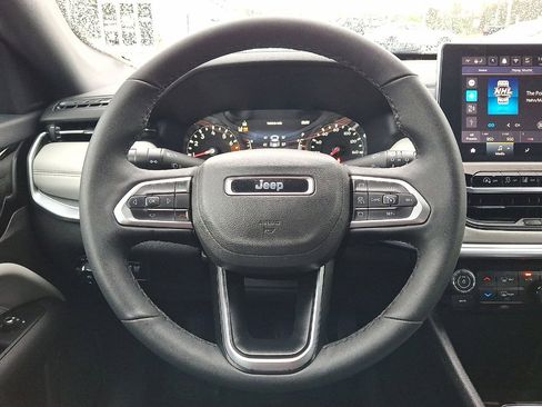 Certified 2025 Jeep Compass Limited AWD/4WD image 16
