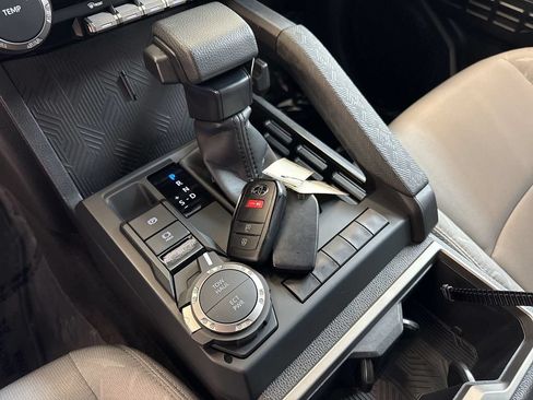Used 2025 Toyota Tacoma SR5 AWD/4WD image 20