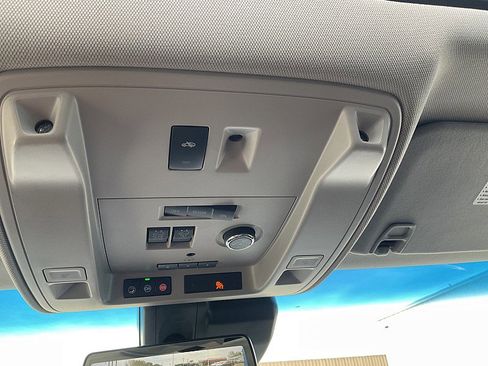 Used 2019 Cadillac Escalade Luxury AWD/4WD image 25