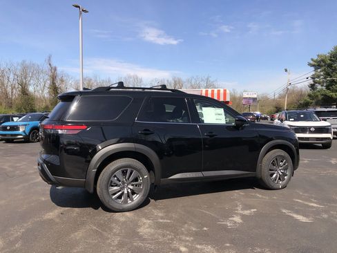New 2026 Nissan Pathfinder SV image 14