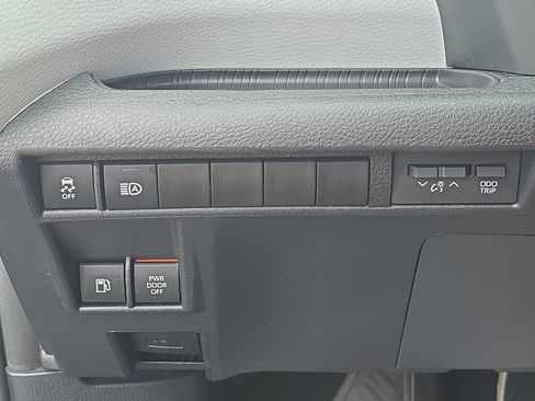 Used 2025 Toyota Sienna XLE FWD image 26