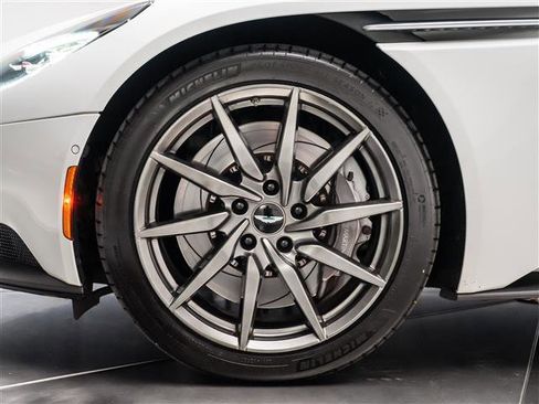 Used 2019 Aston Martin DB11 Base image 4