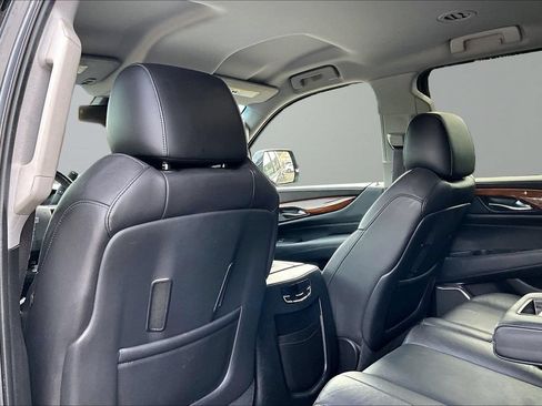 Used 2016 Cadillac Escalade ESV 2WD image 19