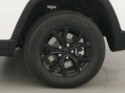 New 2025 Jeep Grand Cherokee L Altitude image 39