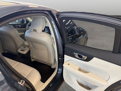 Used 2019 Volvo S60 T6 Momentum w/ Multimedia Package AWD/4WD image 17