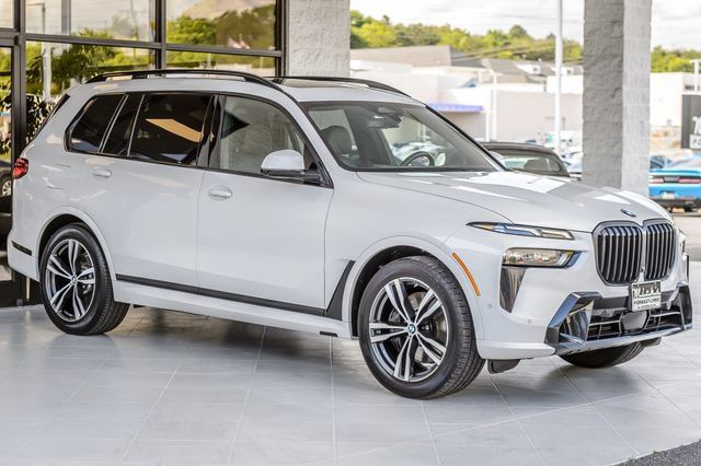 Used 2024 BMW X7 xDrive40i w/ Executive Package AWD/4WD image 4