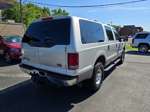 Used 2004 Ford Excursion XLT AWD/4WD image 3
