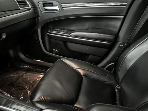 Used 2021 Chrysler 300 Touring L image 33